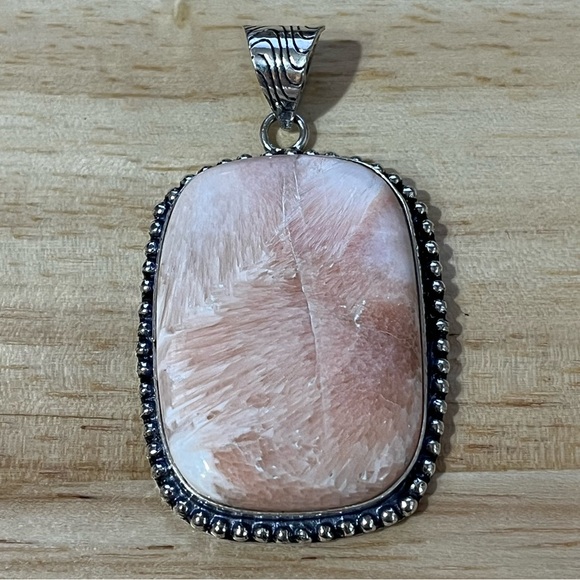 Artisan Jewelry - PEACH SCOLECITE GEMSTONE 925 SILVER PLATED PENDANT